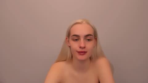 Snapshot of oliviahappy chatting on December 20, 7:54 pm oliviaBeauty online show from December 20, 7:54 pm