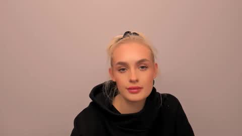 Snapshot of oliviahappy chatting on February 12, 2:45 pm oliviaBeauty online show from February 12, 2:45 pm