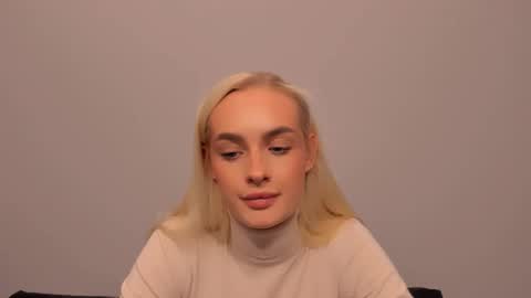 Snapshot of oliviahappy chatting on February 20, 7:47 pm oliviaBeauty online show from February 20, 7:47 pm