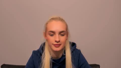 Snapshot of oliviahappy chatting on February 24, 9:02 pm oliviaBeauty online show from February 24, 9:02 pm