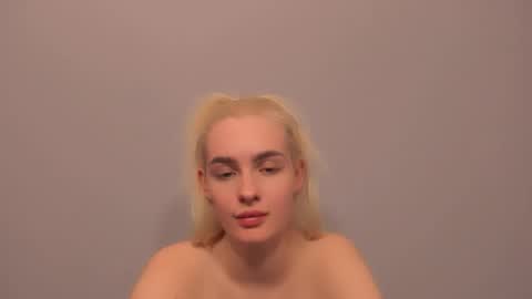 Snapshot of oliviahappy chatting on March 19, 9:30 pm oliviaBeauty online show from March 19, 9:30 pm