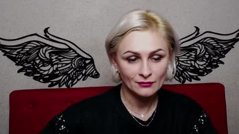 OliviaHorst online show from December 4, 3:32 pm