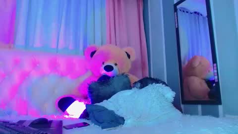 Snapshot of oliviahot01 chatting on December 1, 4:17 am oliviahot01 online show from December 1, 4:17 am