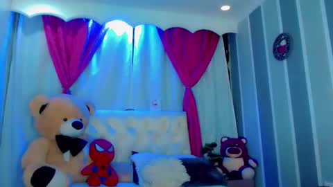 oliviahot01 online show from March 15, 1:44 am