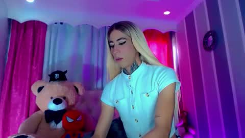 oliviahot01 online show from March 27, 3:12 pm