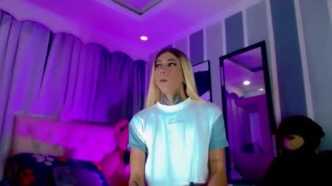 Snapshot of oliviahot01 chatting on June 9, 1:06 am oliviahot01 online show from June 9, 1:06 am