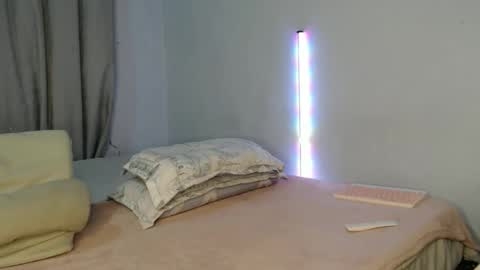 Snapshot of oliviajohnson20 chatting on April 7, 3:18 am oliviajohnson20 online show from April 7, 3:18 am