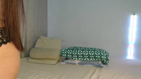 Snapshot of oliviajohnson20 chatting on April 18, 2:26 am oliviajohnson20 online show from April 18, 2:26 am