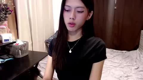 oliviaknightx online show from November 17, 3:40 pm