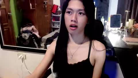 oliviaknightx online show from February 1, 3:10 pm