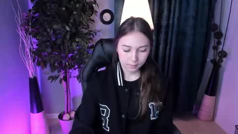 olivialangs online show from March 6, 11:39 am