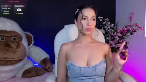 Olivia Mcneill  online show from January 30, 7:59 pm