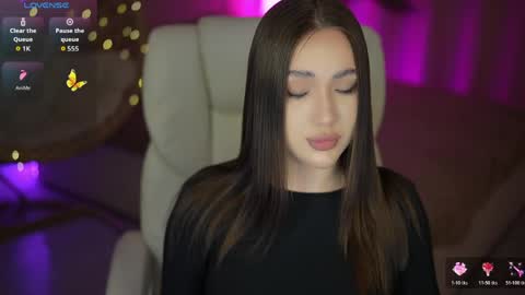 Snapshot of oliviamoore_ chatting on May 10, 6:46 pm Olivia online show from May 10, 6:46 pm