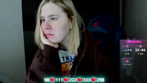 Snapshot of oliviamunk chatting on May 6, 4:08 am . online show from May 6, 4:08 am
