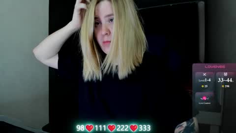Snapshot of oliviamunk chatting on May 20, 3:45 am . online show from May 20, 3:45 am