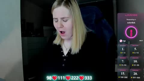 Snapshot of oliviamunk chatting on May 21, 4:19 am . online show from May 21, 4:19 am