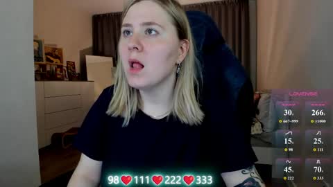 Snapshot of oliviamunk chatting on May 24, 5:01 am . online show from May 24, 5:01 am