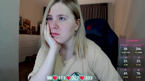 Snapshot of oliviamunk chatting on May 26, 3:57 am . online show from May 26, 3:57 am