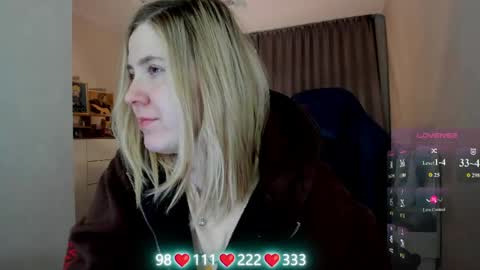 Snapshot of oliviamunk chatting on May 27, 4:09 am . online show from May 27, 4:09 am