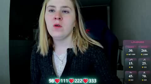 Snapshot of oliviamunk chatting on June 3, 3:20 am . online show from June 3, 3:20 am