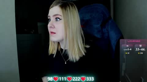 Snapshot of oliviamunk chatting on June 4, 5:02 am . online show from June 4, 5:02 am
