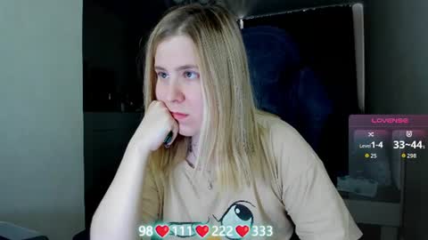 Snapshot of oliviamunk chatting on June 11, 7:06 am . online show from June 11, 7:06 am