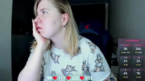 Snapshot of oliviamunk chatting on June 16, 3:53 am . online show from June 16, 3:53 am