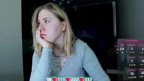 Snapshot of oliviamunk chatting on June 21, 4:04 am . online show from June 21, 4:04 am