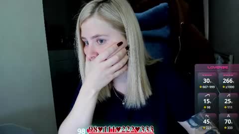 Snapshot of oliviamunk chatting on June 26, 4:28 am . online show from June 26, 4:28 am