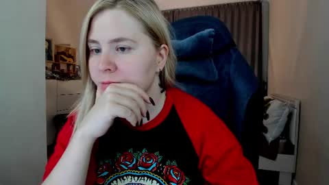 Snapshot of oliviamunk chatting on June 30, 3:51 am . online show from June 30, 3:51 am