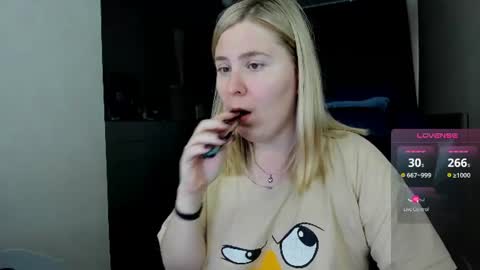 Snapshot of oliviamunk chatting on July 11, 5:43 am . online show from July 11, 5:43 am