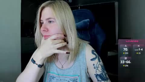Snapshot of oliviamunk chatting on July 14, 3:44 am . online show from July 14, 3:44 am