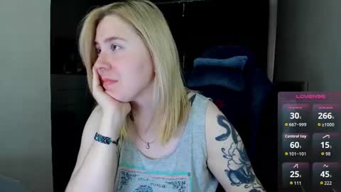 Snapshot of oliviamunk chatting on July 15, 3:45 am . online show from July 15, 3:45 am