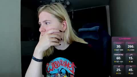 Snapshot of oliviamunk chatting on July 16, 5:13 am . online show from July 16, 5:13 am