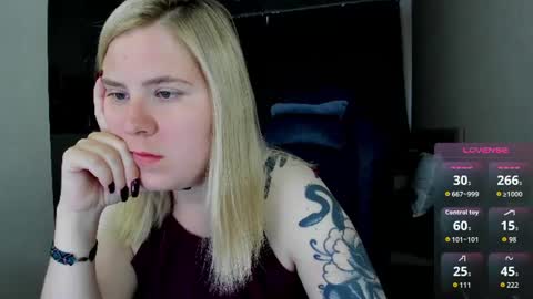 Snapshot of oliviamunk chatting on July 18, 5:00 am . online show from July 18, 5:00 am