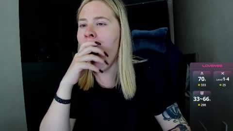 Snapshot of oliviamunk chatting on July 20, 3:32 am . online show from July 20, 3:32 am