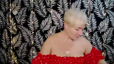 Snapshot of oliviaoskar_ chatting on January 3, 12:19 pm Kelly online show from January 3, 12:19 pm