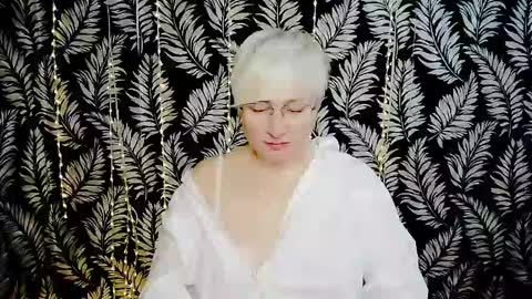 Snapshot of oliviaoskar_ chatting on May 30, 10:01 am Kelly online show from May 30, 10:01 am