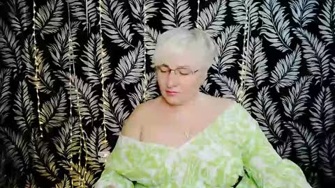 Snapshot of oliviaoskar_ chatting on May 31, 10:22 am Kelly online show from May 31, 10:22 am