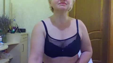 Snapshot of oliviaparadise chatting on December 20, 9:43 am oliviaparadise online show from December 20, 9:43 am