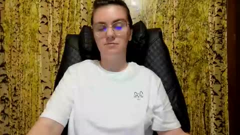 Snapshot of oliviasager chatting on May 28, 9:56 pm Mistress Olivia online show from May 28, 9:56 pm