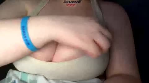 Snapshot of oliviaskies chatting on July 11, 8:11 pm Olivia baby online show from July 11, 8:11 pm