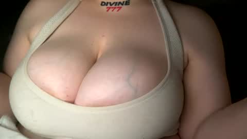 Snapshot of oliviaskies chatting on July 12, 5:04 pm Olivia baby online show from July 12, 5:04 pm