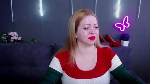Oliviaverr online show from May 2, 12:21 pm