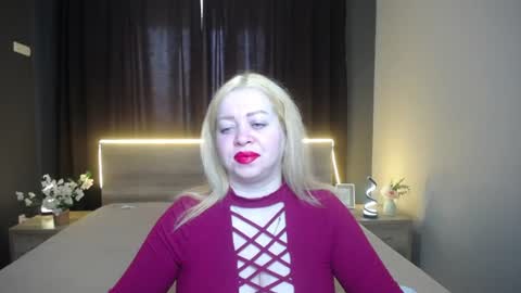 Oliviaverr online show from July 14, 12:00 pm