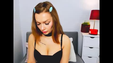 OliviaWomen online show from December 24, 6:44 am