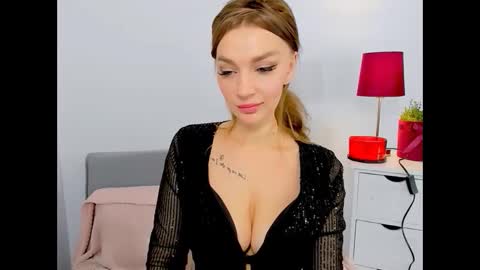 OliviaWomen online show from January 8, 7:13 pm