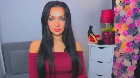 OliviaWomen online show from November 8, 10:26 am