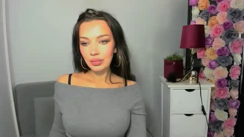 OliviaWomen online show from November 29, 10:18 am