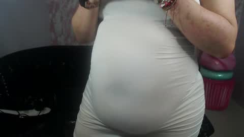 Snapshot of oliviia_ch chatting on June 3, 3:50 pm Olivia online show from June 3, 3:50 pm